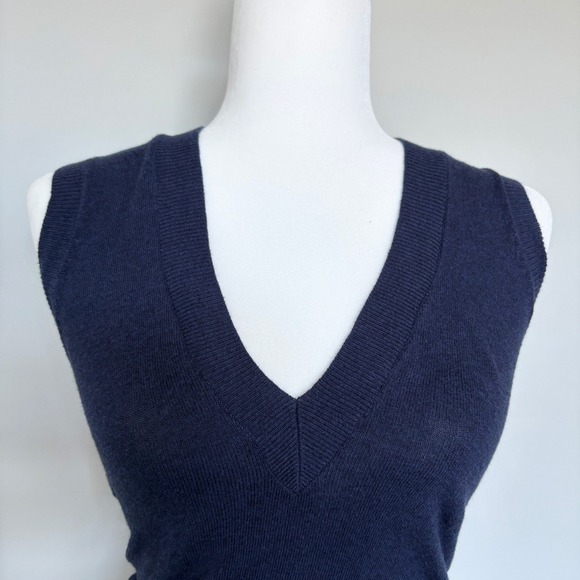 Urban Behavior Women's Size XS Sweater Vest Navy Knit Preppy Academia Officewear - Picture 4 of 8